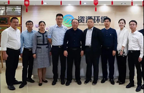 江西崇義縣委李國泉書記一行蒞臨資源環(huán)?？疾旖涣? /></div>
                                    <div   id=