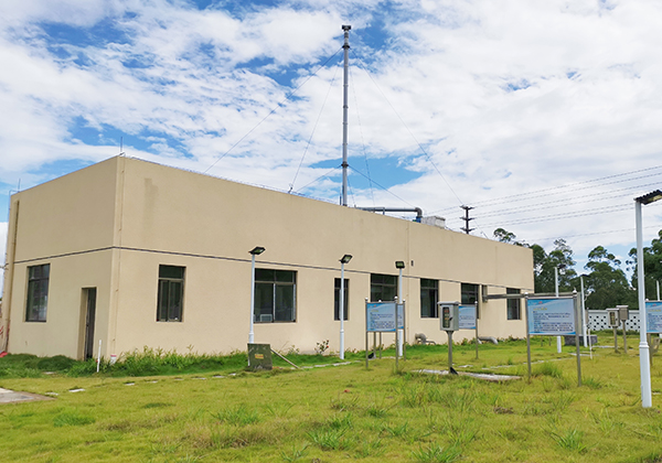 鶴山市第一座花園式地埋式污水處理廠<br />
<br />
國(guó)家財(cái)政部第四批PPP示范項(xiàng)目、江門(mén)市第一個(gè)以PPP模式建設(shè)的農(nóng)村污水處理設(shè)施項(xiàng)目。